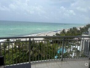 Building Photo - 17375 Collins Ave