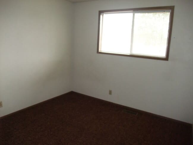 Building Photo - 2 Bedroom 1  1/2 Bath Unit Of  Duplex With A Garage In Albany