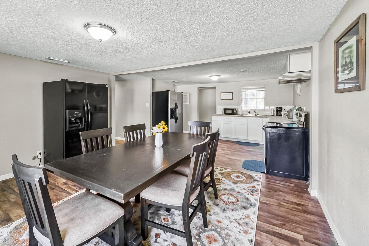 Foto principal - 5260 Ramona Blvd