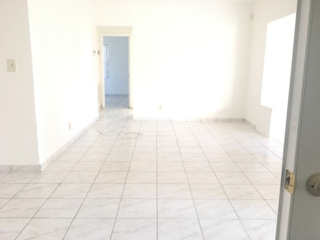 Foto del edificio - 2335 Funston St