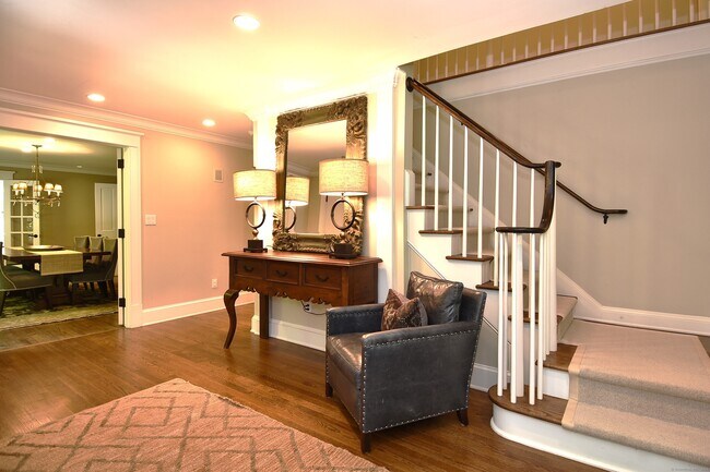 Building Photo - 51 Squires Ln