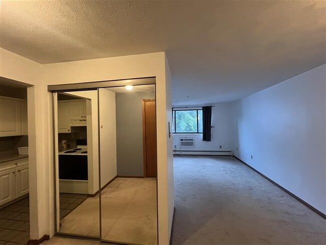 Building Photo - 25 Linden Ave