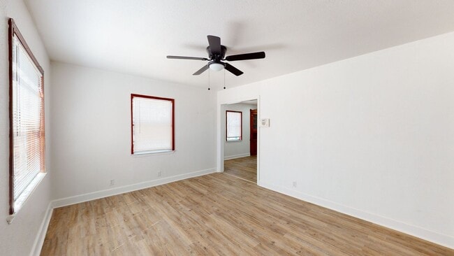 Building Photo - Cozy and affordable 2 bedroom house with a...