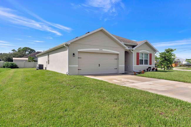 Building Photo - 2098 SW Altman Ave