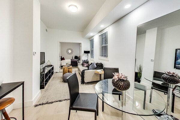 Building Photo - 20 Romolo Pl