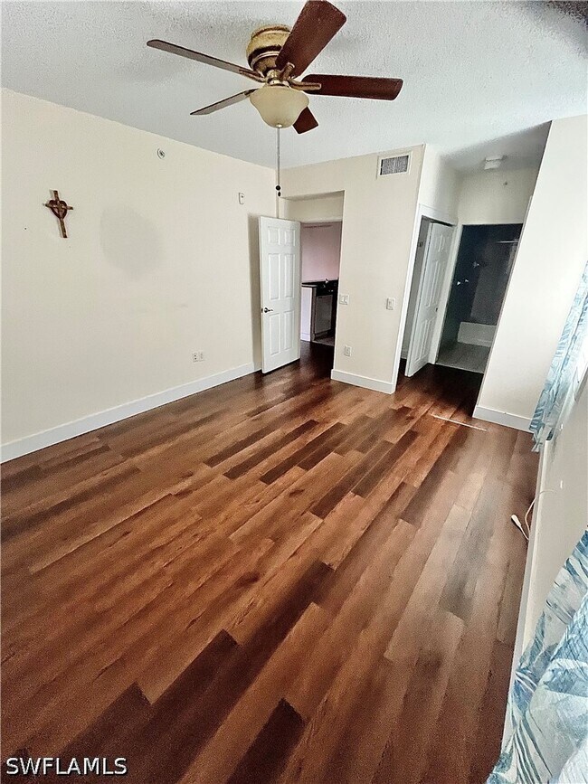 Foto del edificio - 1115 Reserve Ct