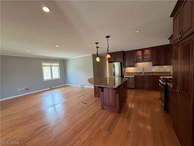 Foto del edificio - 9711 Idlewood Dr