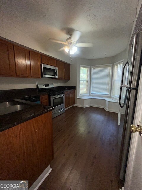 Foto del edificio - 6420 Pinebark Way