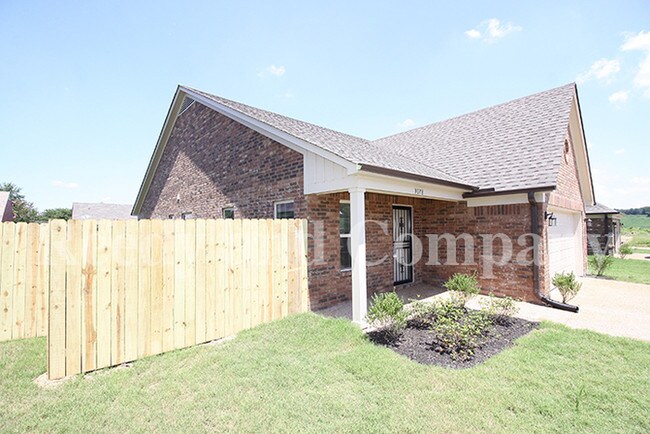 Foto del edificio - Traditonal Brick Home