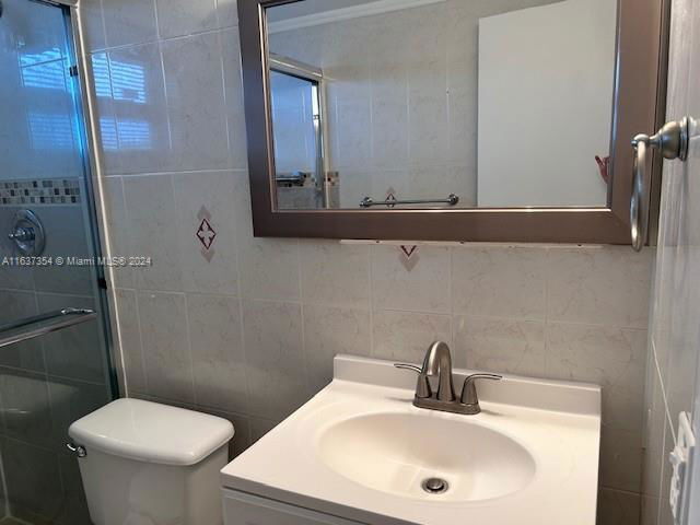 Foto del edificio - 5050 Bayview Dr