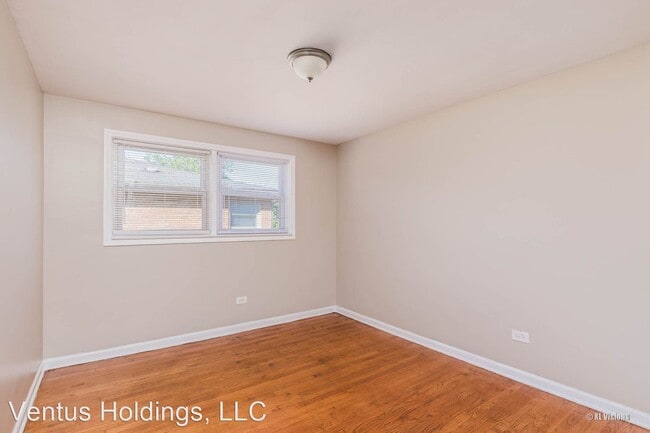 Building Photo - 2806 E 76th Pl