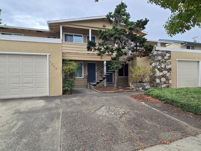 Building Photo - 7390 Rainbow Dr