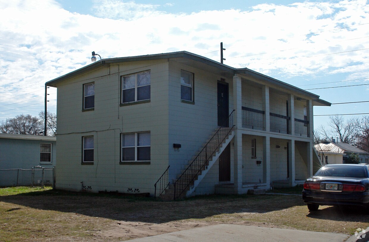 Building Photo - 2305 Grunthal St
