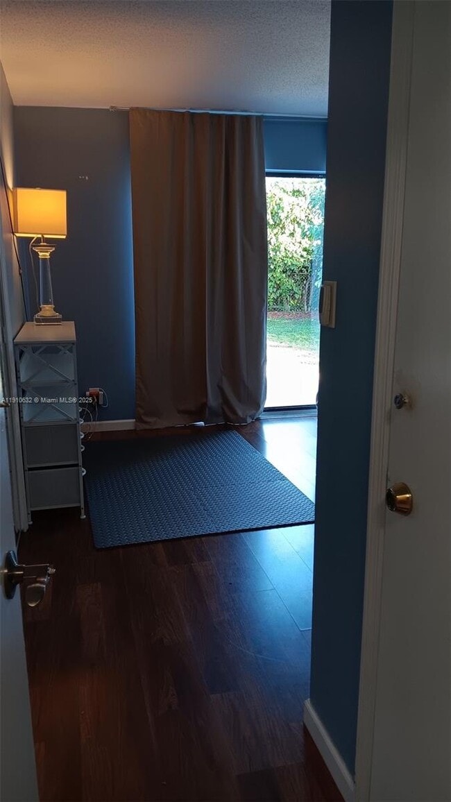 Foto del edificio - 2560 SW 11th St