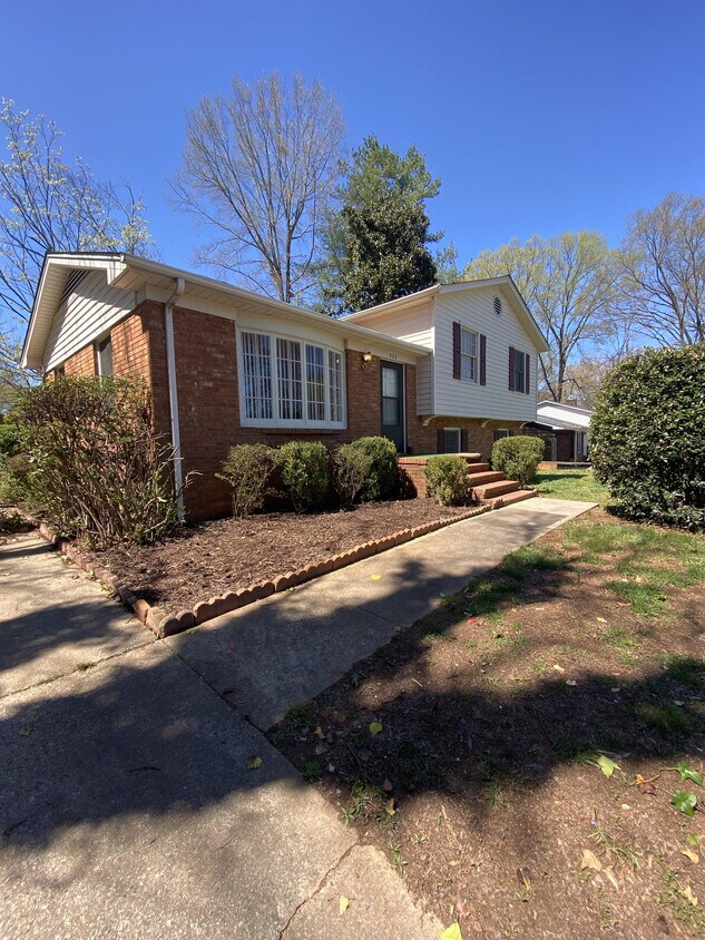 523 Muirs Chapel Rd, Greensboro, NC 27410 House Rental in Greensboro