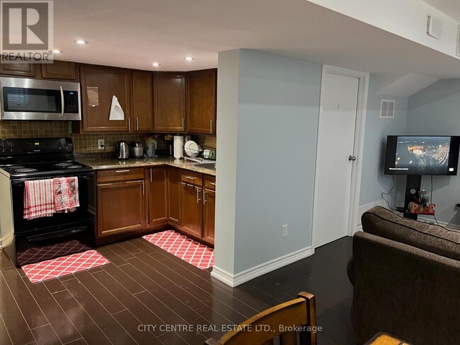 Building Photo - 218 Valleyway Dr