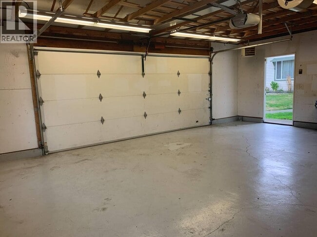 Photo du bâtiment - 21201 Wicklund Ave