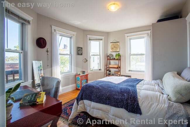 Building Photo - 6 Belmont St