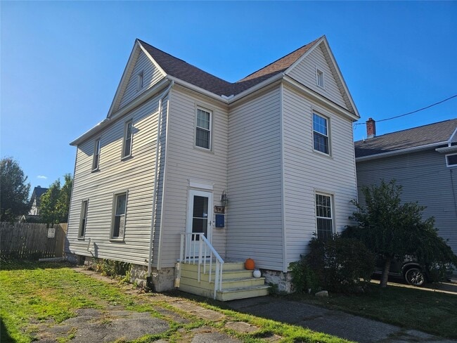 Building Photo - 406 Cascade St