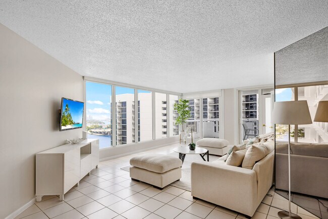 Foto del edificio - 1717 N Bayshore Dr