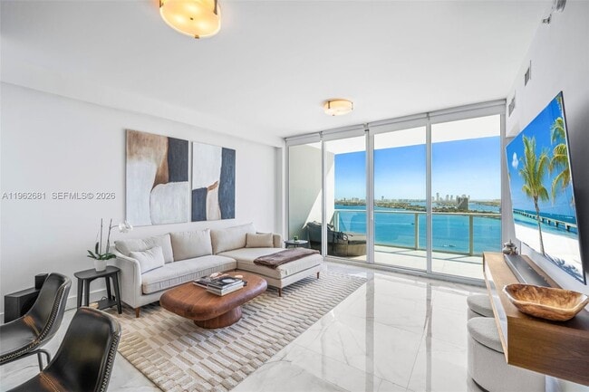 Building Photo - 2020 N Bayshore Dr