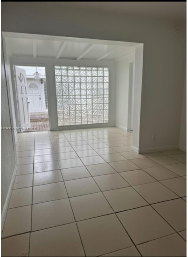 Foto del edificio - 1820 Funston St