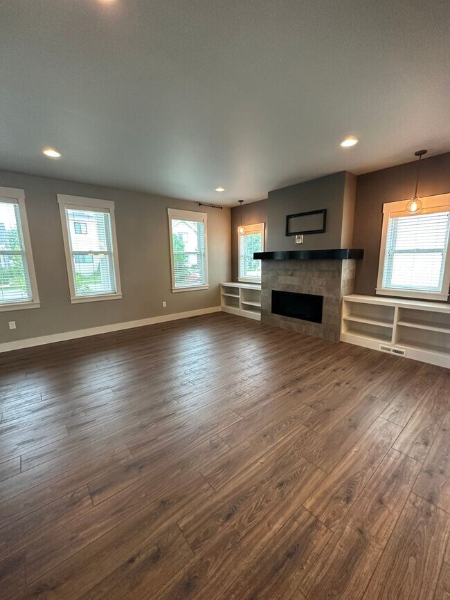 Foto del edificio - 4 Bedroom, 3 1/2 Bathroom House in Josephine Crossing Subdivision