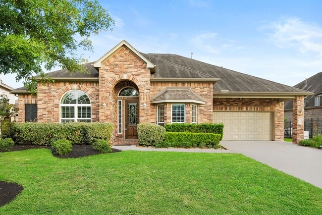 Foto del edificio - Stunning 4-bed, 4-bath Home in Auburn Lakes community!