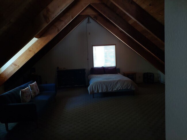 Building Photo - Seasonal Furnished rental