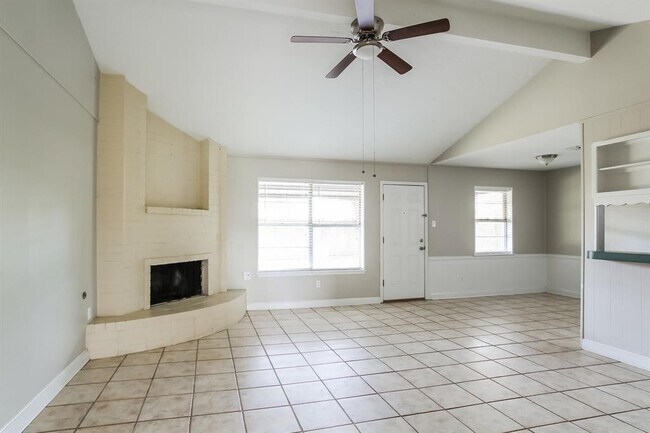Building Photo - 1201 Brookhollow Dr