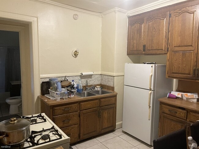 Building Photo - 4 br, 1 bath Duplex - 3260 N 21st St LOWER...