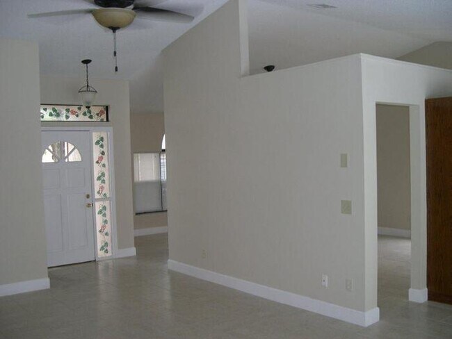Foto del edificio - 3 Bedrm Pool Home In Kissimmee For Rent SE...