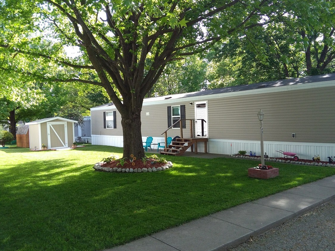 530 Reynolds Dr, Charleston, IL 61920 House Rental in Charleston, IL