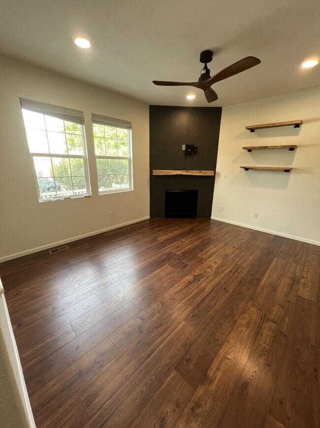 Photo - 121 McGregor Cir Townhome