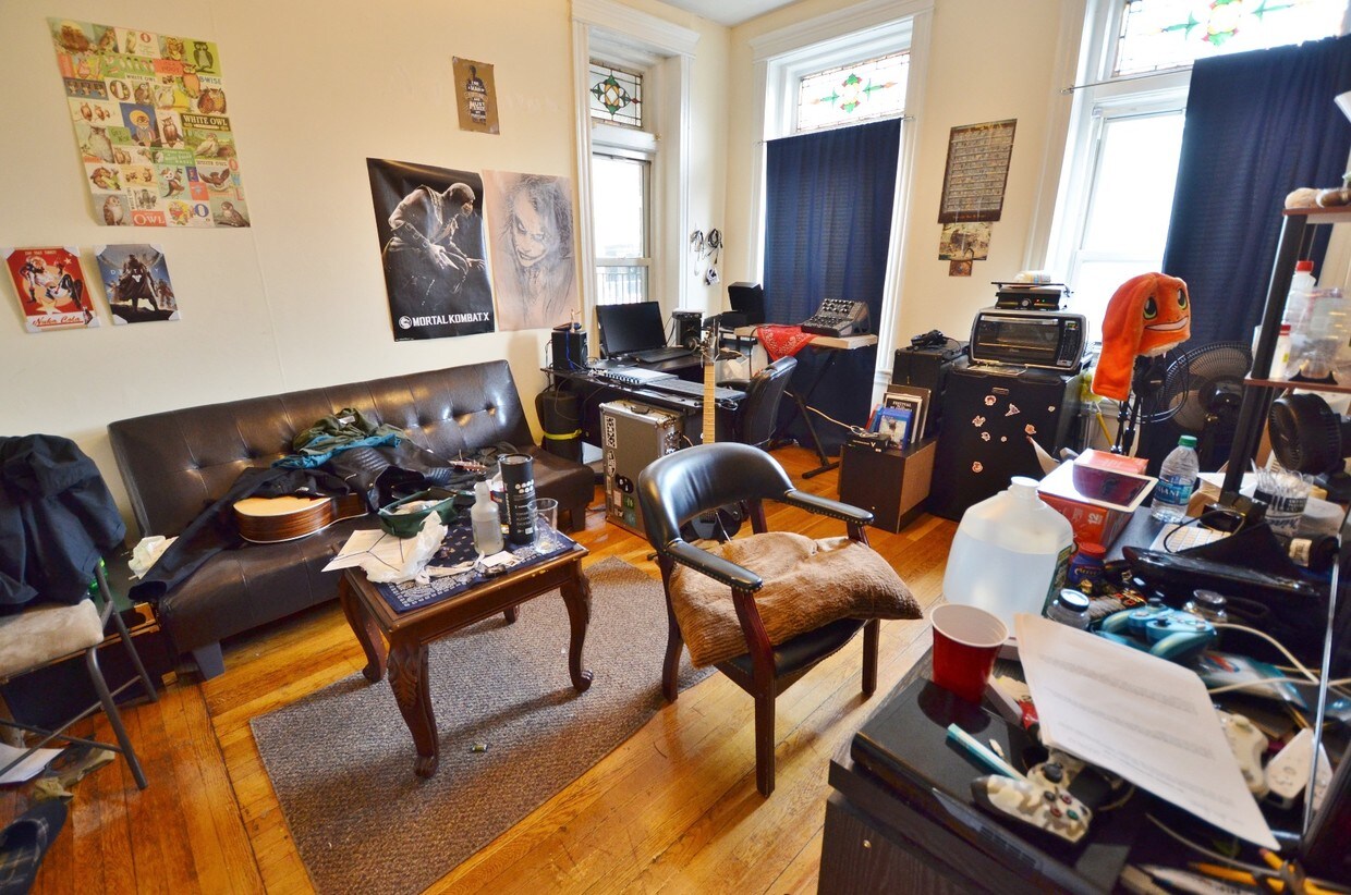 Primary Photo - 105 Peterborough St