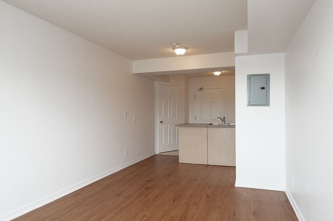 Building Photo - 333 Sidney Belsey Crescent