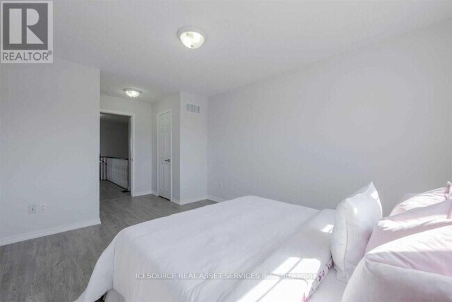 Building Photo - 353 Silken Laumann Dr