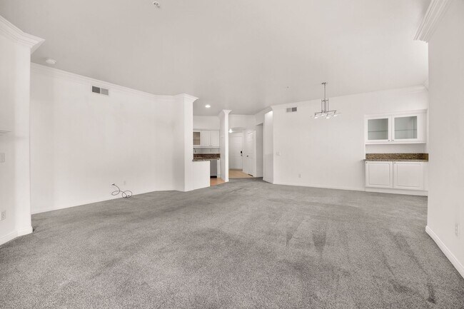 Foto del edificio - Gorgeous 3rd Floor Corner Unit in Summit Village Condominiums!