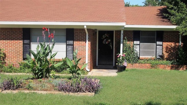 Building Photo - 3179 Southlake Park Dr