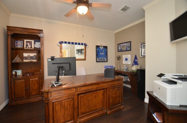 Foto del edificio - 1310 Wildwood Ln