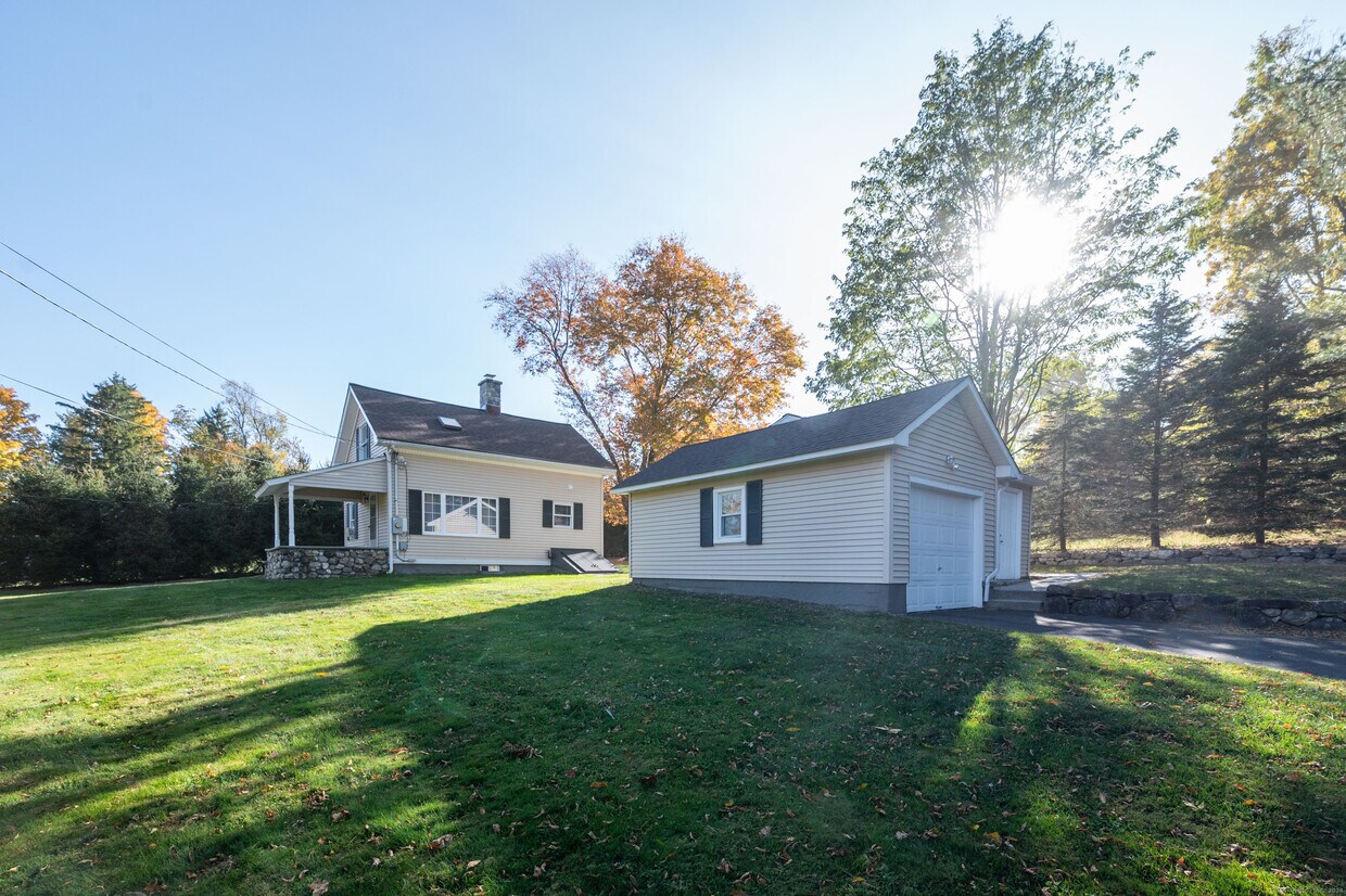 Primary Photo - 92 Clapboard Ridge Rd