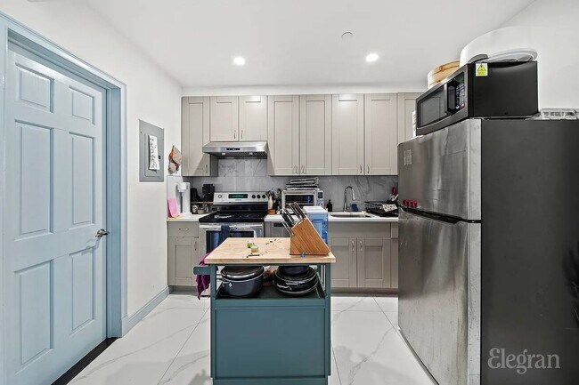 Foto del edificio - 1376 DeKalb Ave