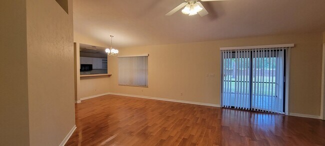 Foto del edificio - 3/2: Enjoy this nice spacious home in Sunrise.