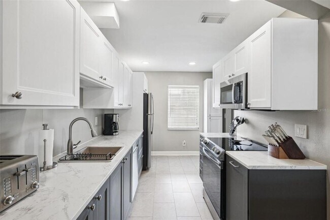 Building Photo - 8703 Bardmoor Pl