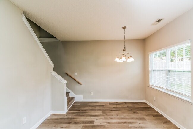 Foto del edificio - 629 Cotton Brook Dr