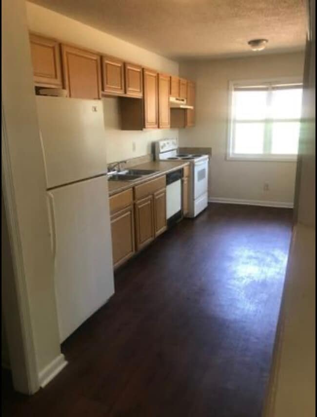 Building Photo - 615 Emerald Dr