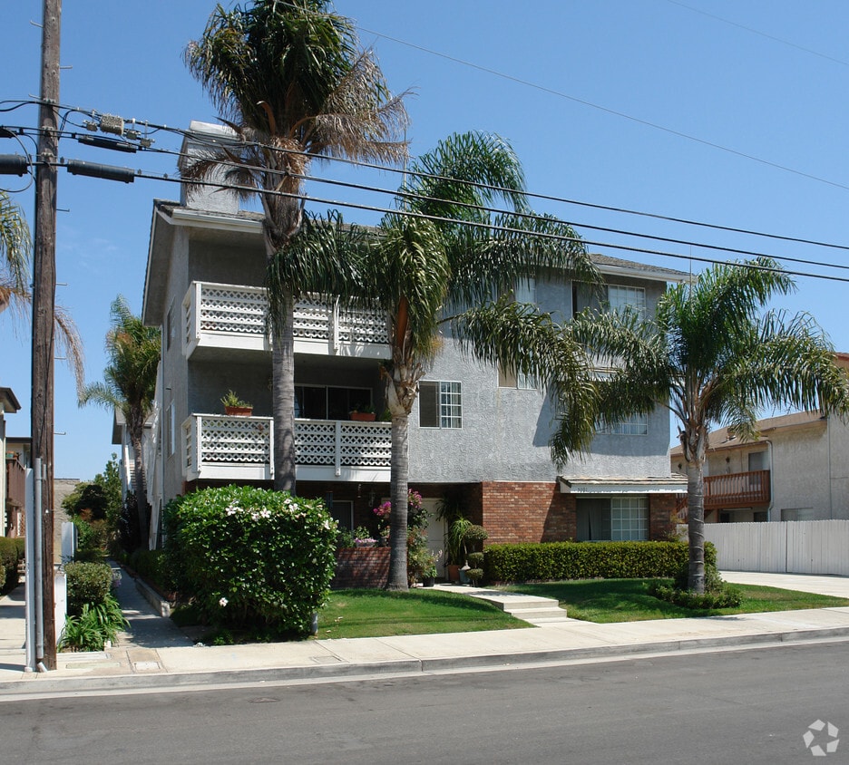 Building Photo - 5091 Dunbar Ave