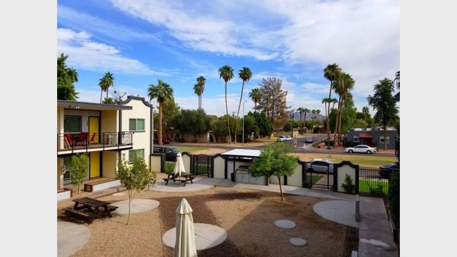 Building Photo - Chic, urban living awaits you at Forte Apa...