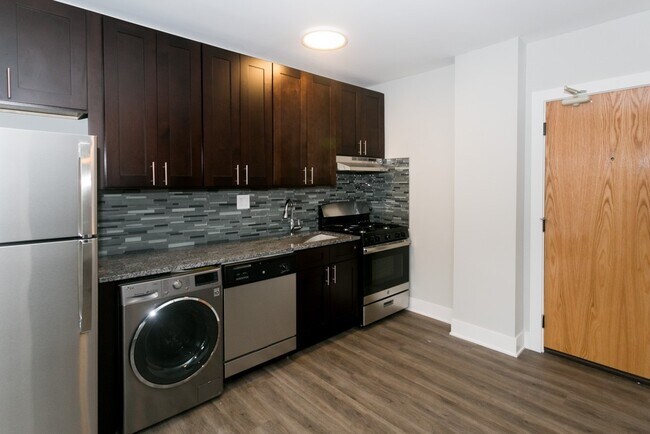 Building Photo - 727 Judson Ave
