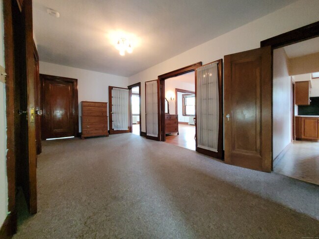 Building Photo - 826 State St